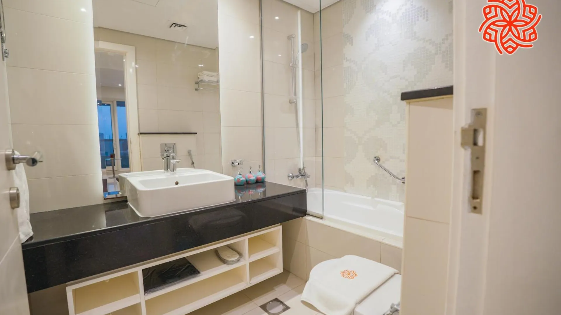 Alashrafia Saray- Classy 1Bdr Apartment In Canal Views Dubai United Arab Emirates